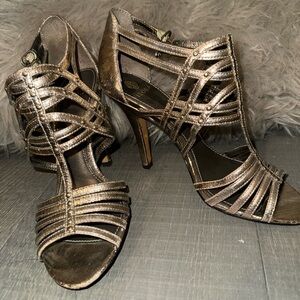 Isola Size 7 Metallic Gold T-Strap Heels
